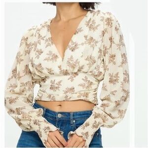 NWT Women’s long sleeve medium  crop top​